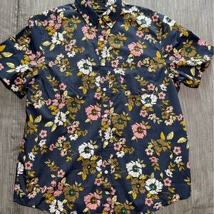 Men’s XL Slim Fit Banana Republic Short Sleeve Floral Print Button-Up.